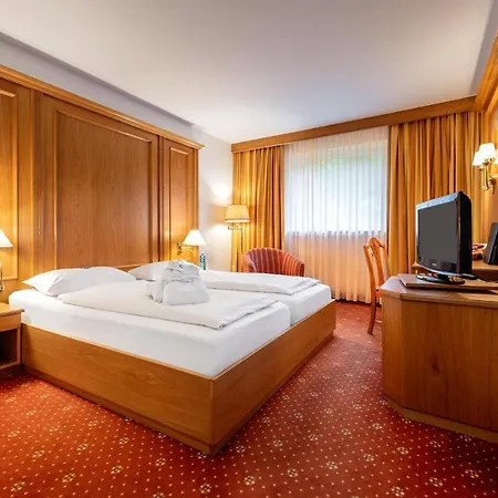 Burghotel فندق