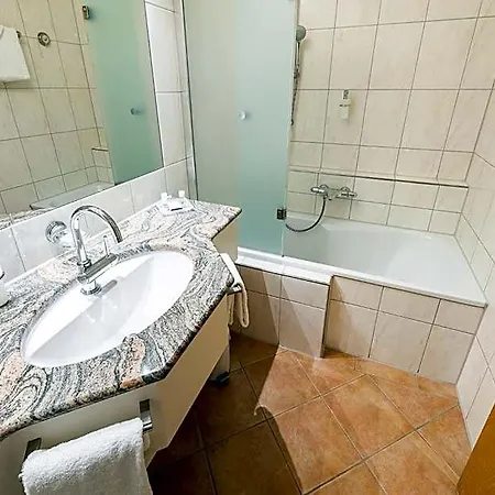 Burghotel Динклаге