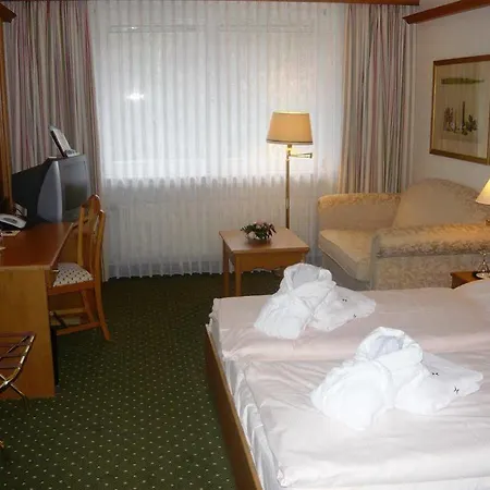 Burghotel فندق دينكلاغه